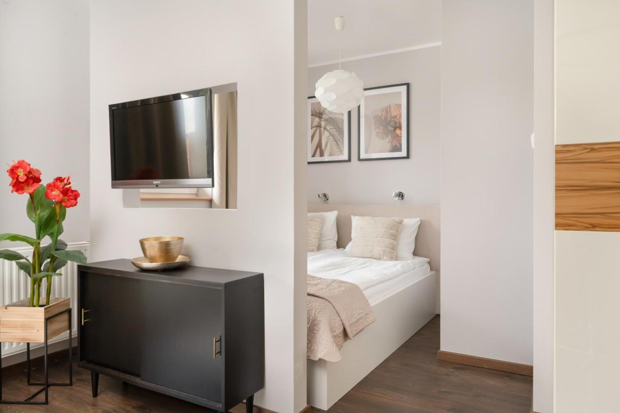 Rodzinne Z Parkingiem Sky Tower Centrum By Renters Apartment