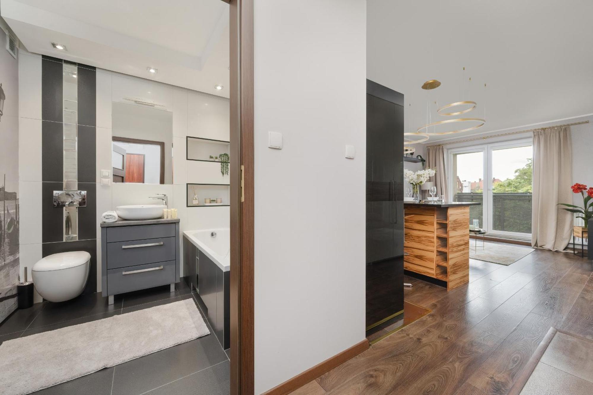 Apartment Rodzinne Z Parkingiem Sky Tower Centrum By Renters *