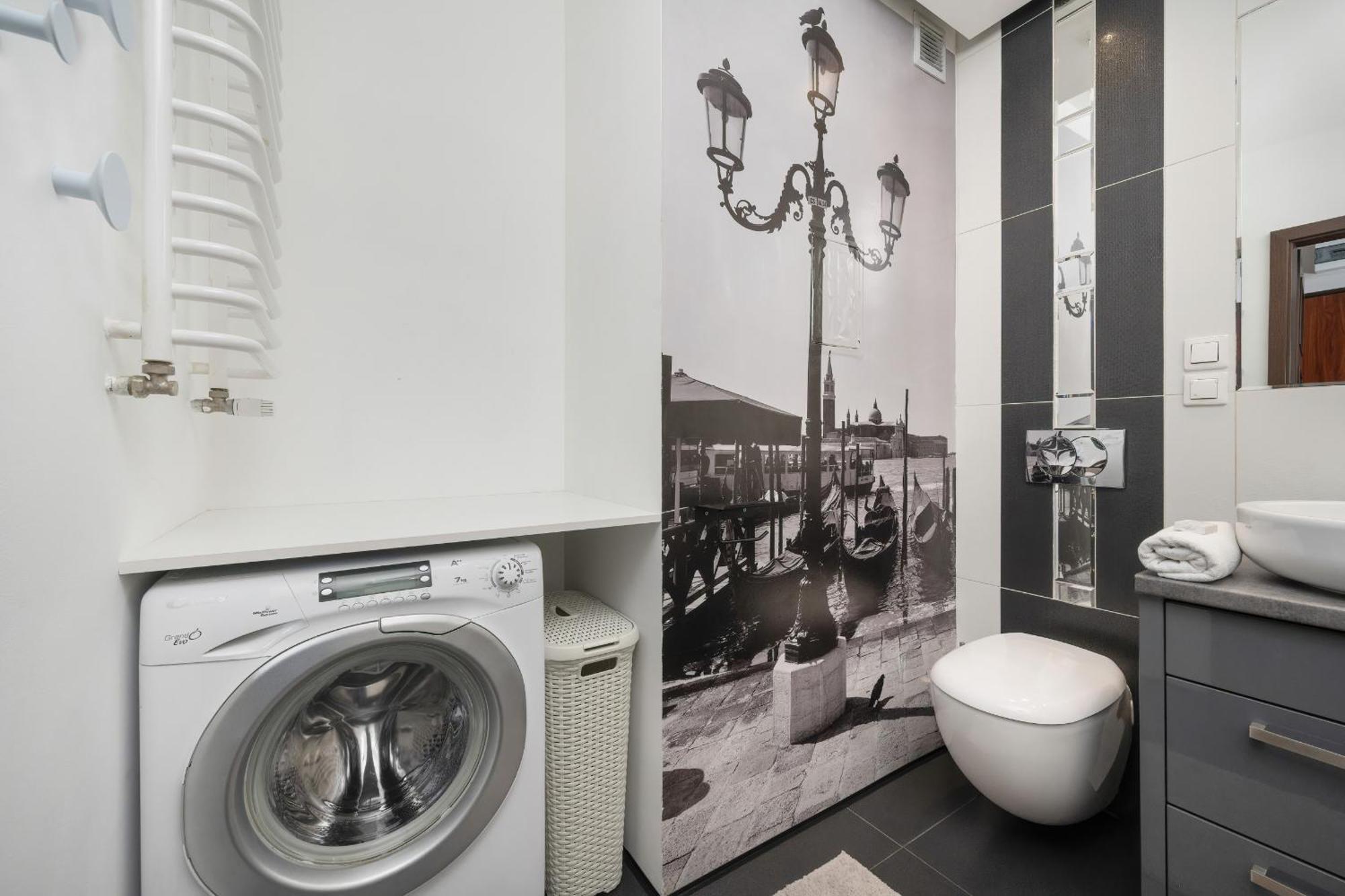 Rodzinne Z Parkingiem Sky Tower Centrum By Renters *