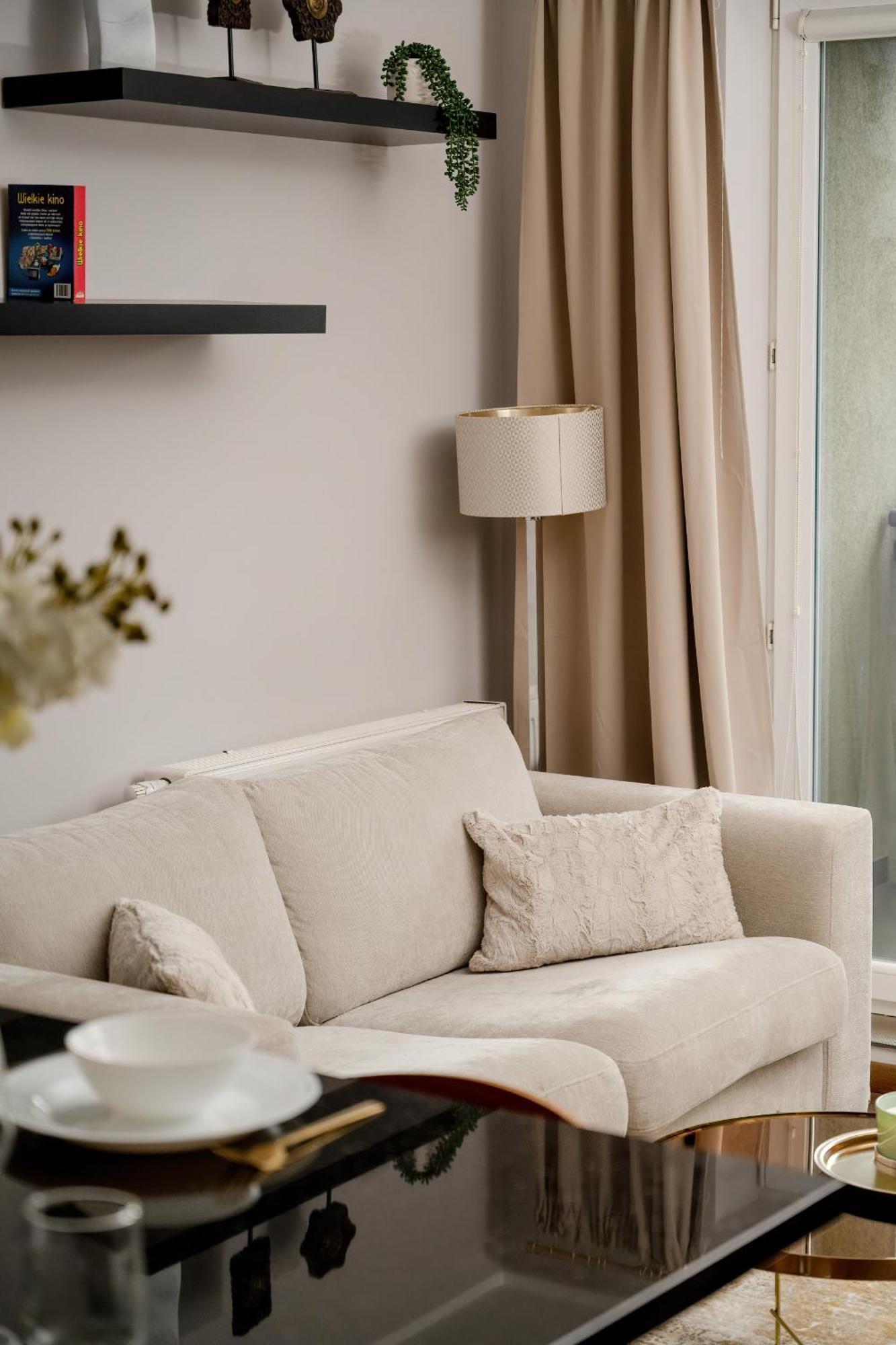Rodzinne Z Parkingiem Sky Tower Centrum By Renters Apartment *