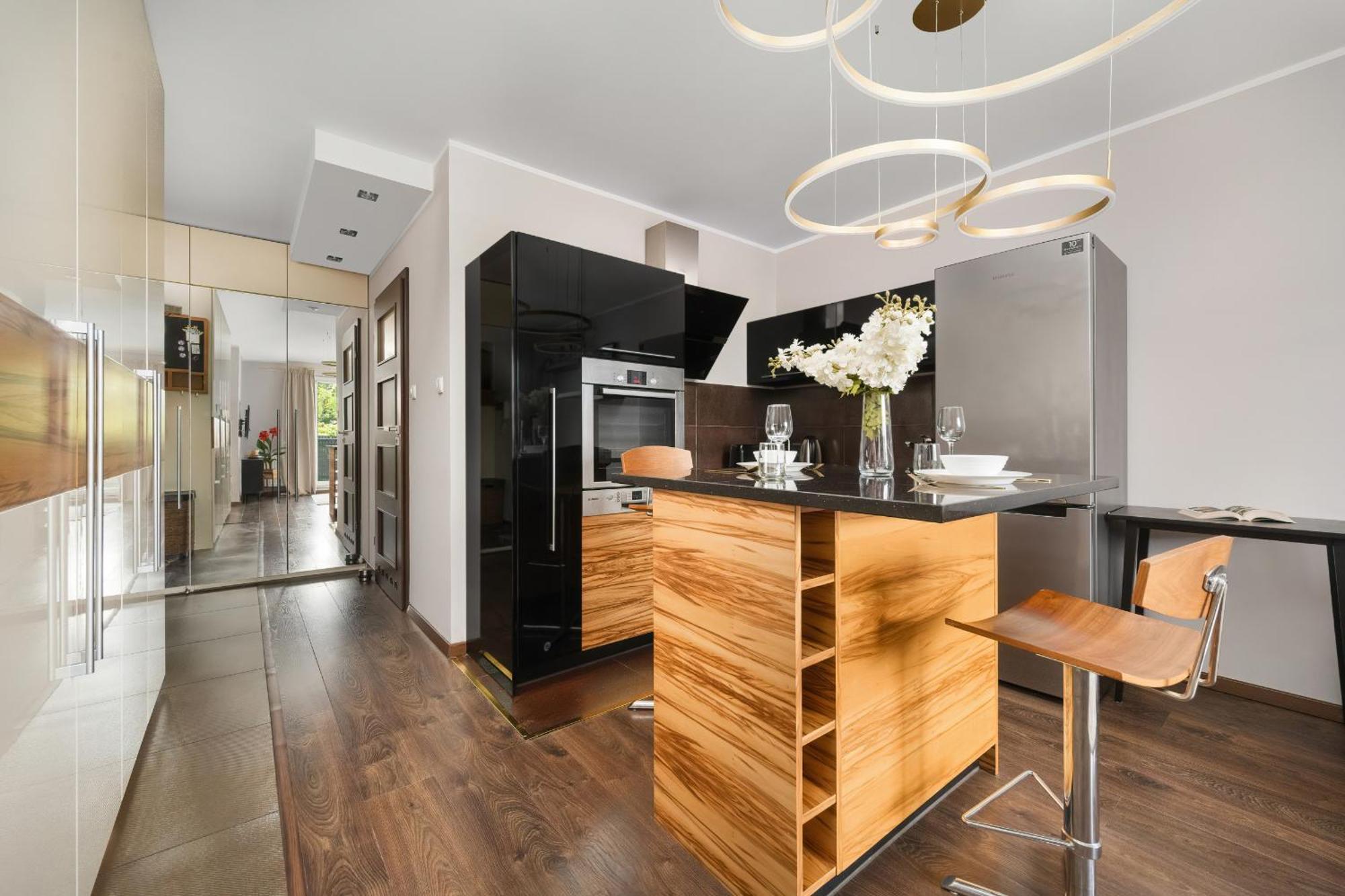 Apartment Rodzinne Z Parkingiem Sky Tower Centrum By Renters Wroclaw