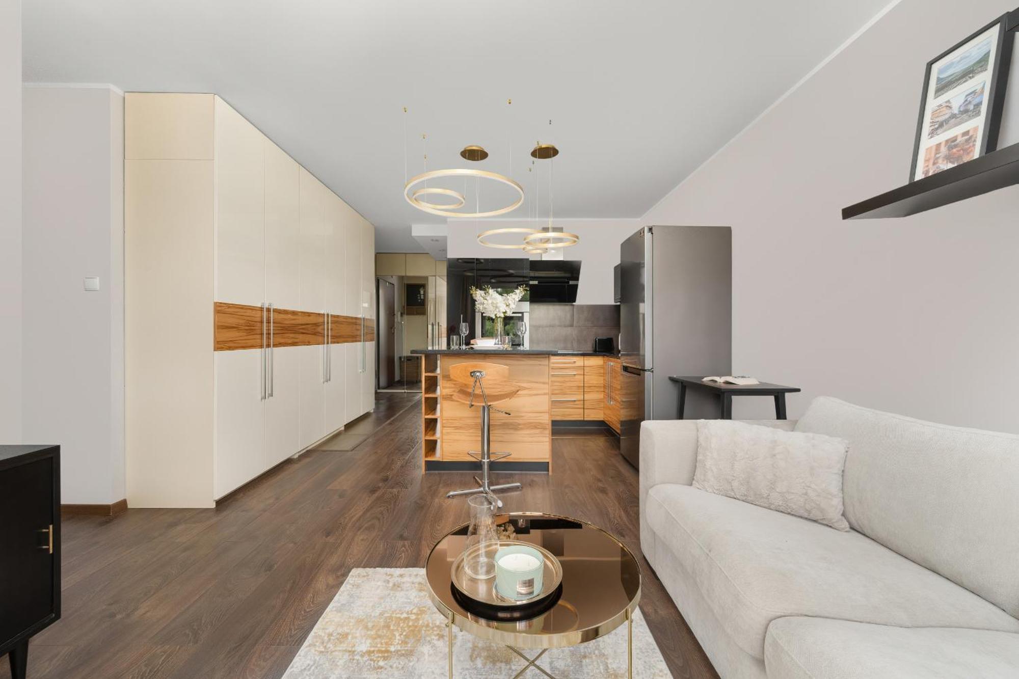 Rodzinne Z Parkingiem Sky Tower Centrum By Renters *