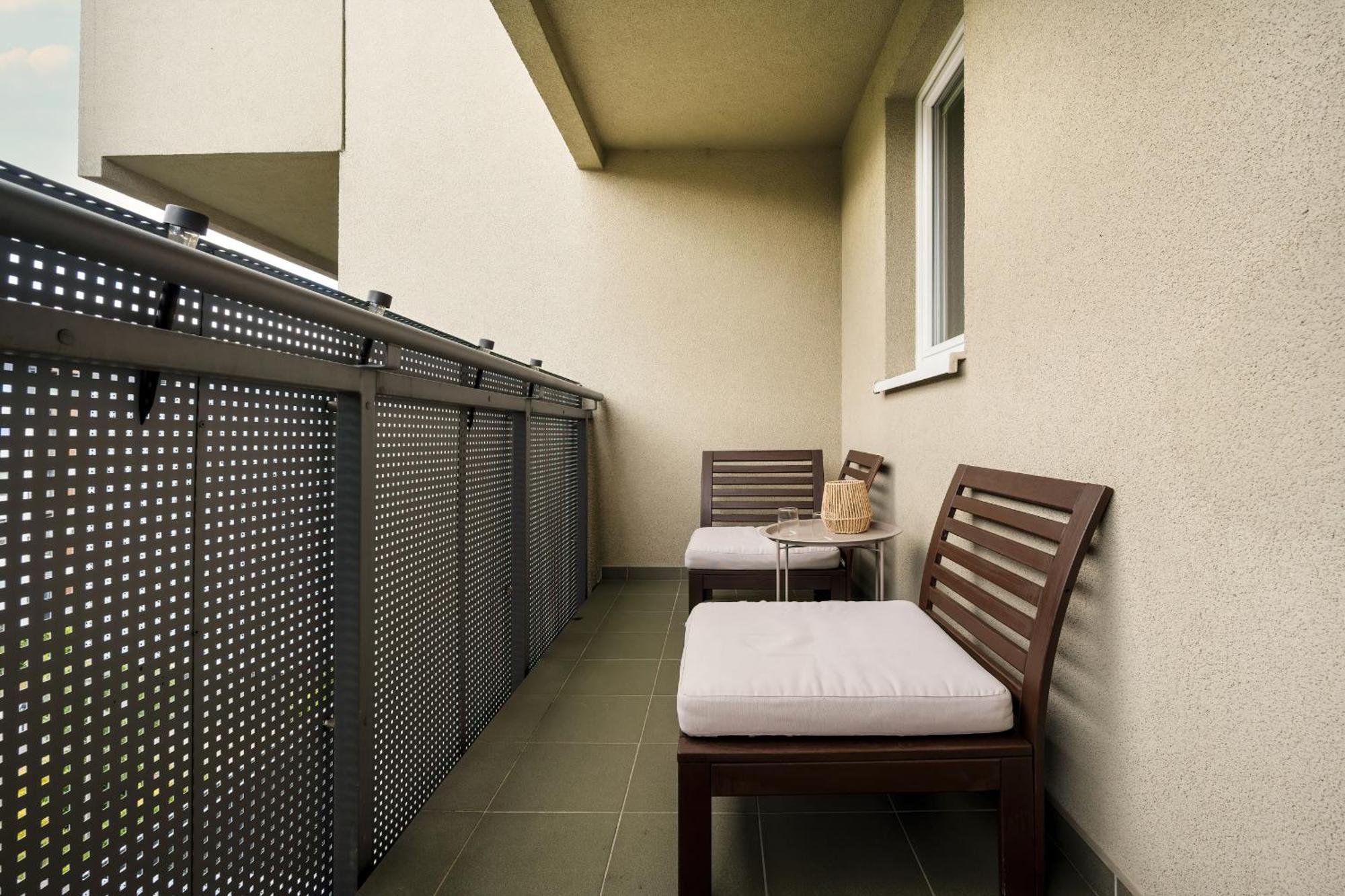 Rodzinne Z Parkingiem Sky Tower Centrum By Renters Wroclaw