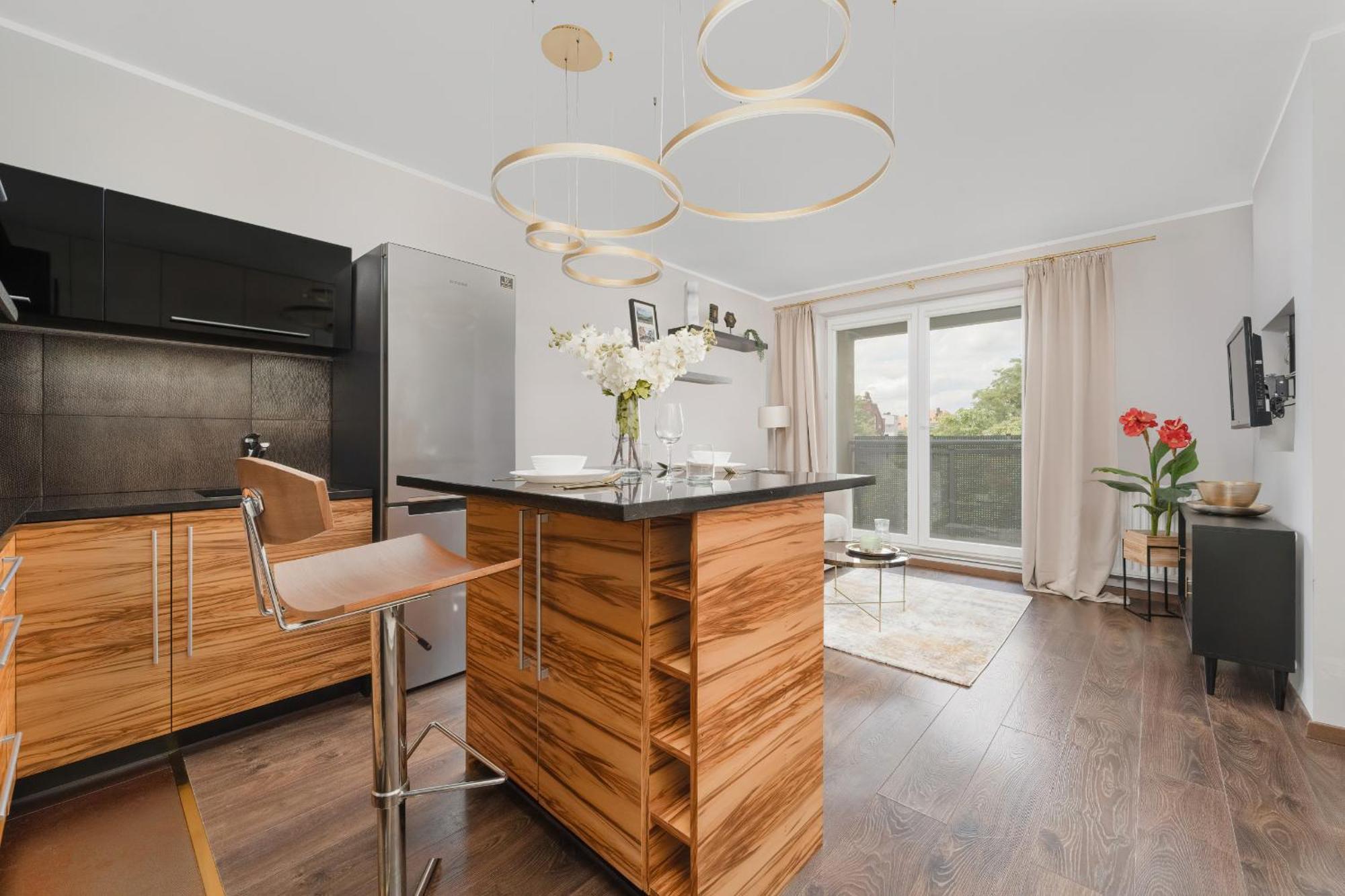 Apartment Rodzinne Z Parkingiem Sky Tower Centrum By Renters *