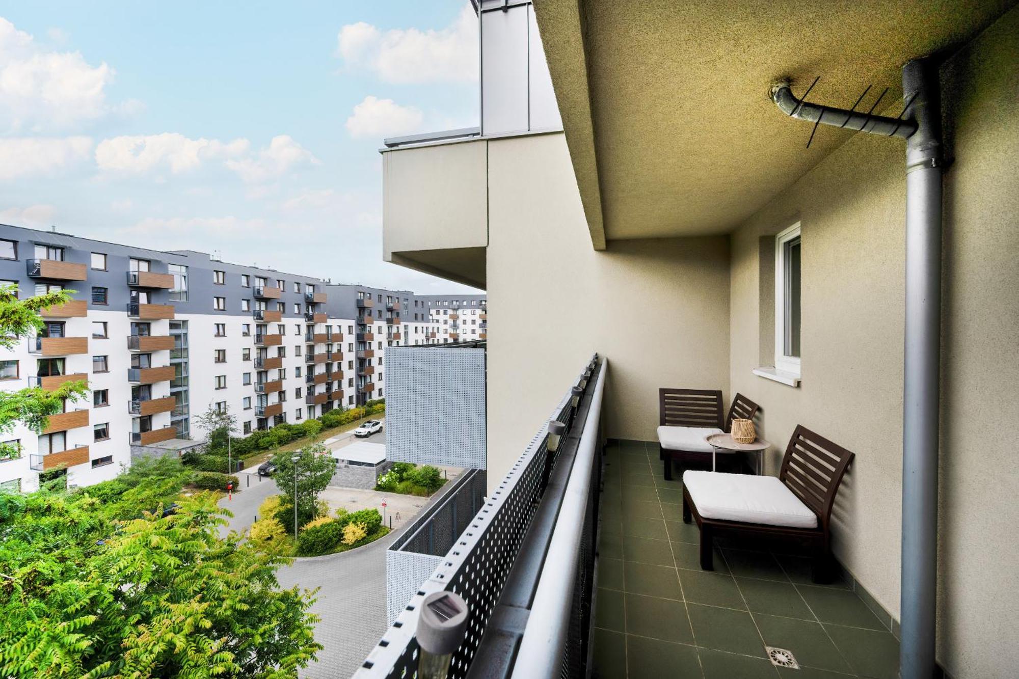 Apartment Rodzinne Z Parkingiem Sky Tower Centrum By Renters Wroclaw