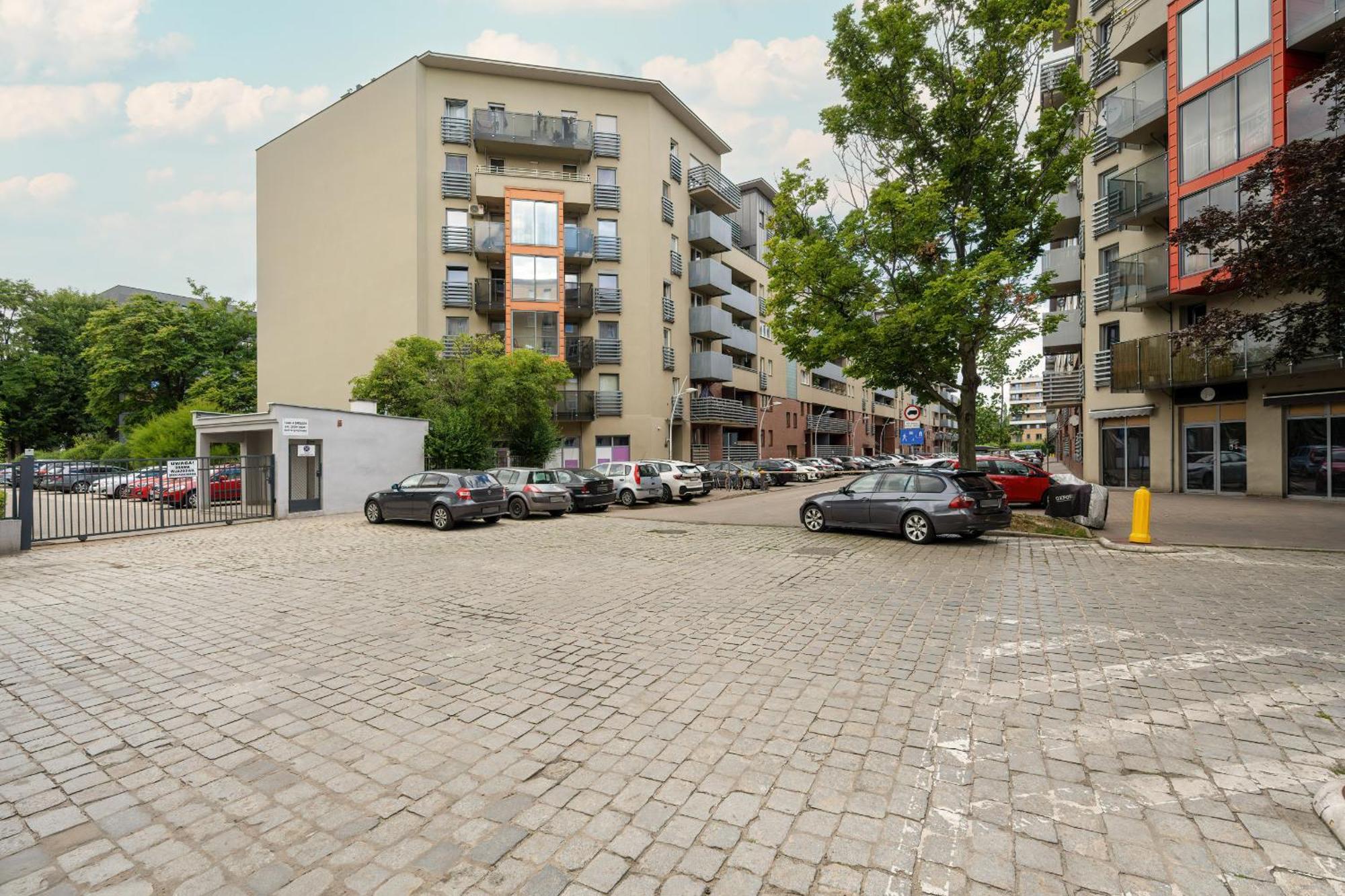 Rodzinne Z Parkingiem Sky Tower Centrum By Renters * Wroclaw